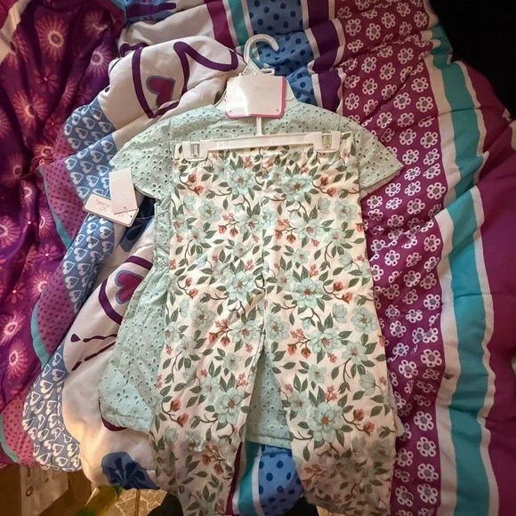 Little Lass Light Green Eyelet Top with Floral Capris and matching headband. - Picture 5 of 5